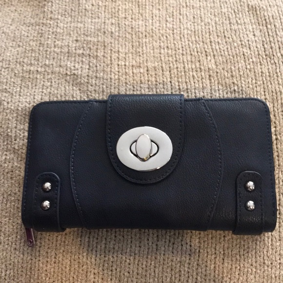 Woman’s wallet - Picture 1 of 4